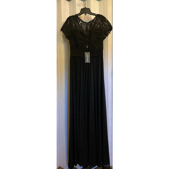 NWT La Femme Gown 29772 Floral
Embroidered Sheath Dress in Black Size 8 - Picture 4 of 11